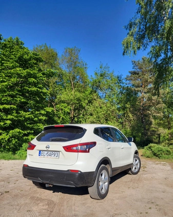 Nissan Qashqai cena 61800 przebieg: 95000, rok produkcji 2018 z Ozorków małe 106